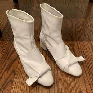 No. 21 white leather boots size 38